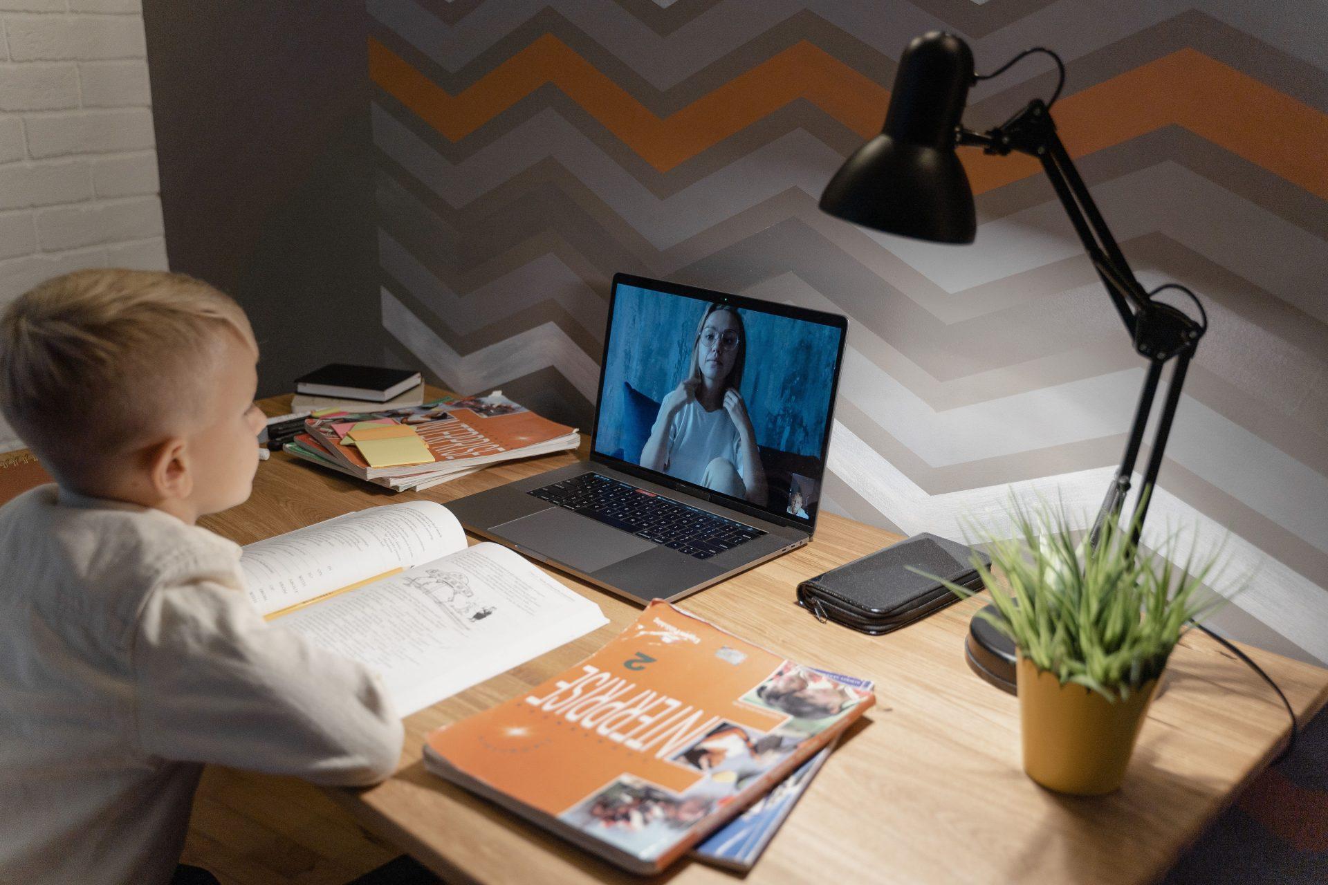 Algeria launches innovation center for virtual education