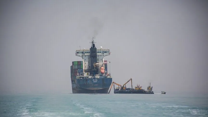 Hormuz tanker traffic slows as renewed US-Iran clashes disrupt oil markets