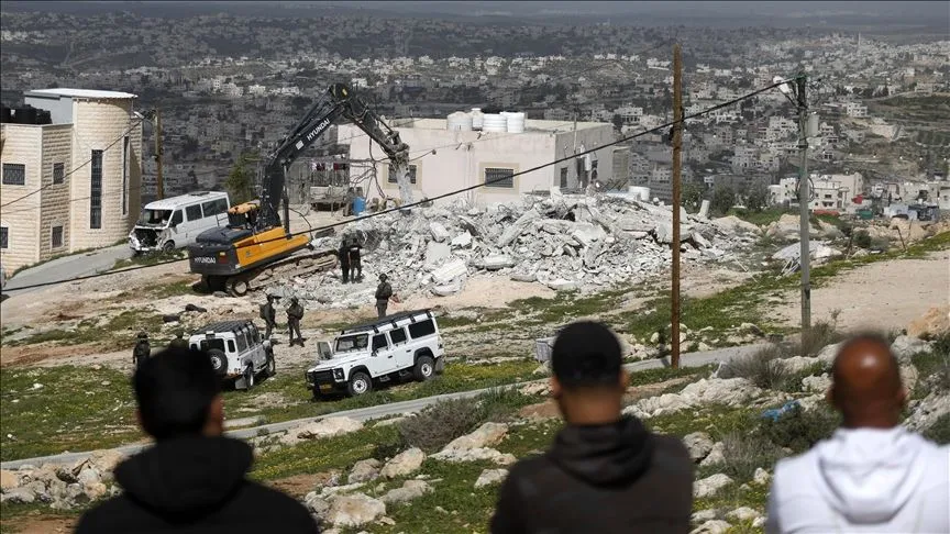 Israeli settlers injure Palestinians and attack ambulance in West Bank